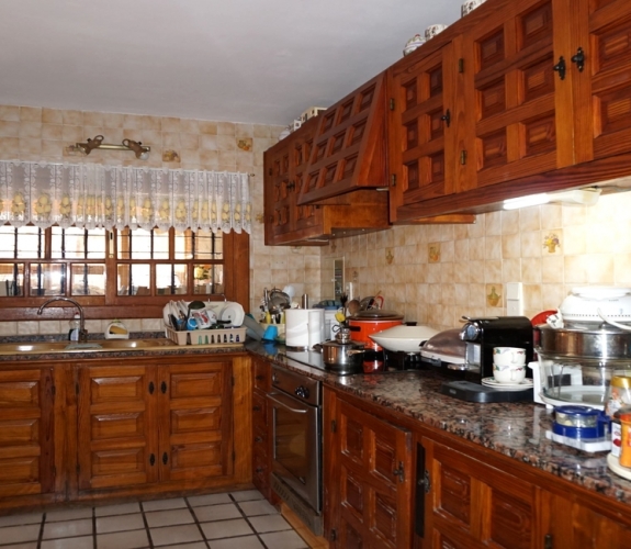 MORAIRA > PLA DEL MAR > To refurbish and within walking distance to town and beaches