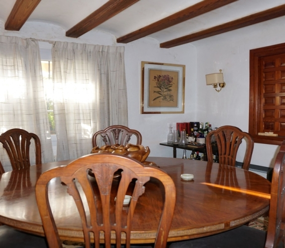 MORAIRA > PLA DEL MAR > To refurbish and within walking distance to town and beaches