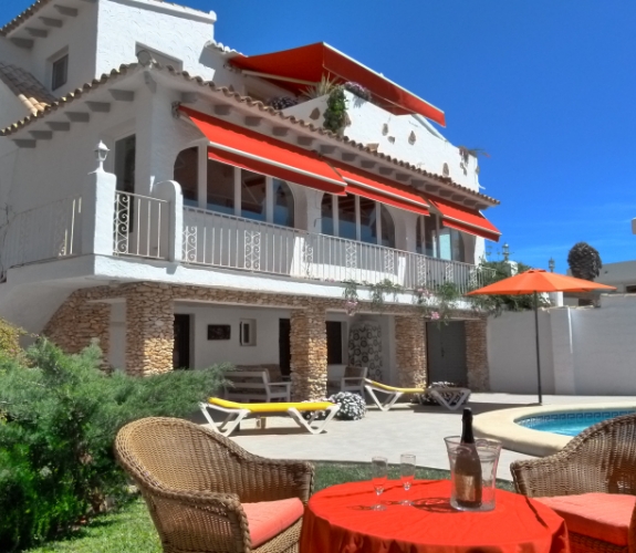 MORAIRA >> PLA DEL MAR > VILLA within a short walk to town and beaches