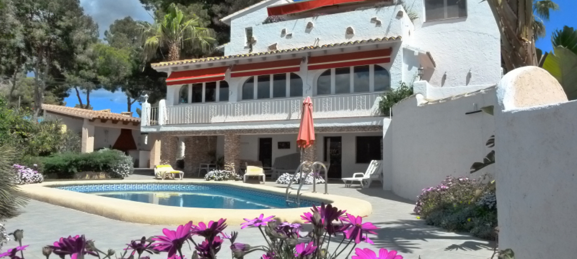 MORAIRA >> PLA DEL MAR > VILLA within a short walk to town and beaches