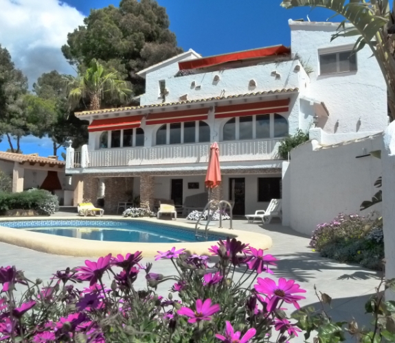 MORAIRA >> PLA DEL MAR > VILLA within a short walk to town and beaches