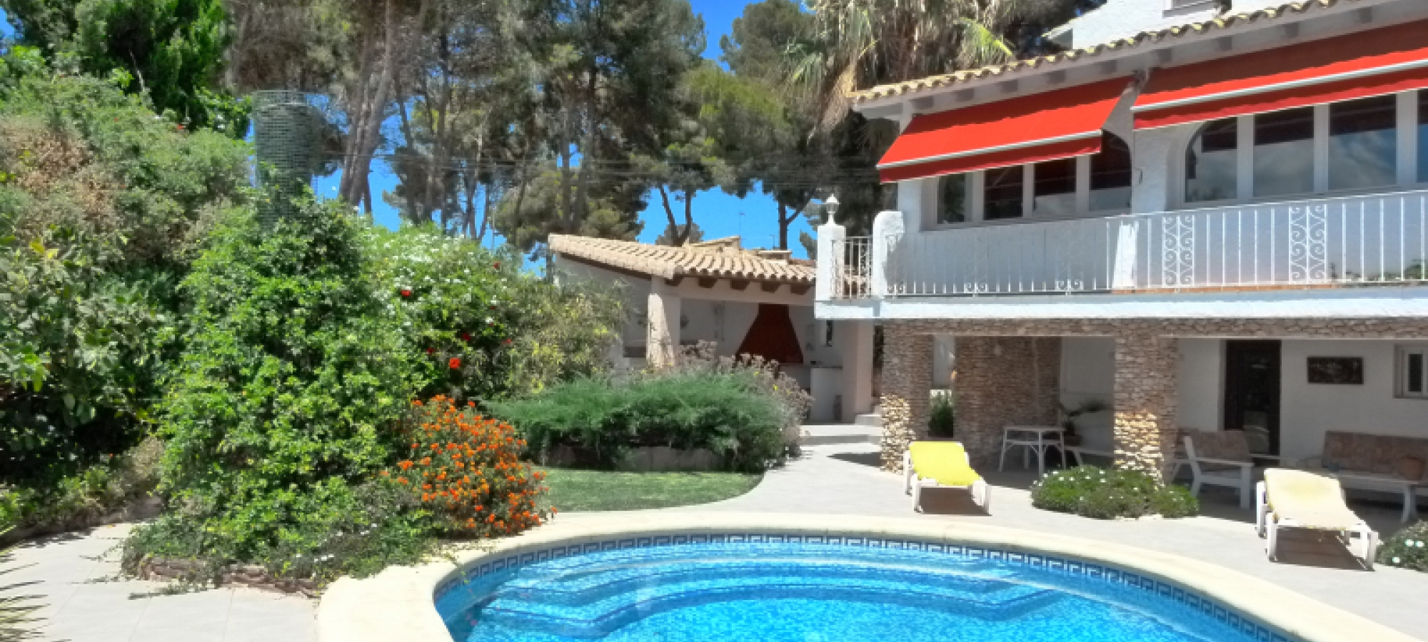 MORAIRA >> PLA DEL MAR > VILLA within a short walk to town and beaches