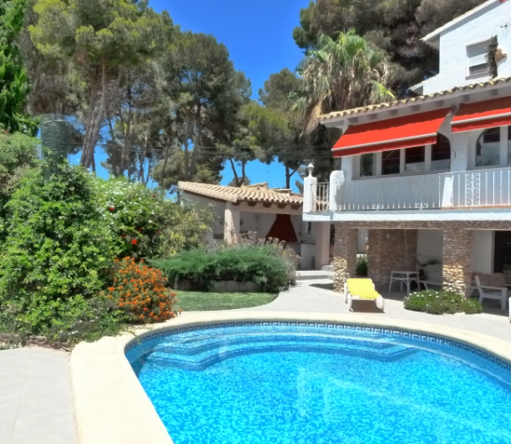 MORAIRA >> PLA DEL MAR > VILLA within a short walk to town and beaches