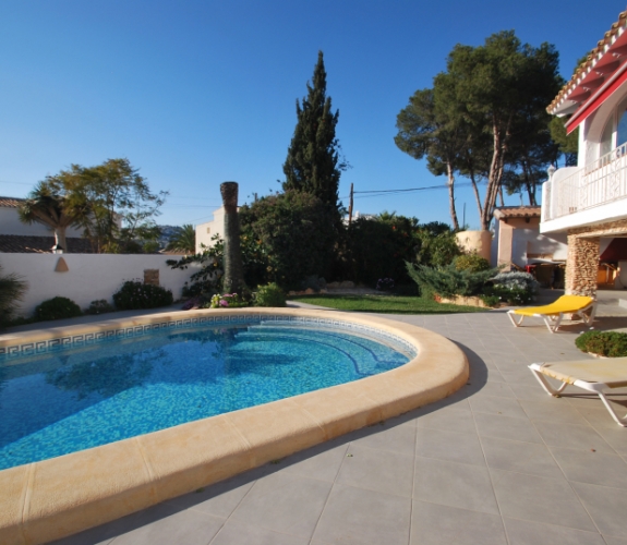 MORAIRA >> PLA DEL MAR > VILLA within a short walk to town and beaches