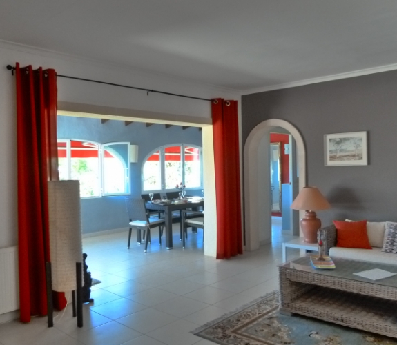 MORAIRA >> PLA DEL MAR > VILLA within a short walk to town and beaches