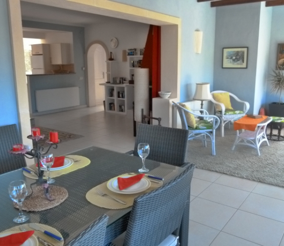 MORAIRA >> PLA DEL MAR > VILLA within a short walk to town and beaches