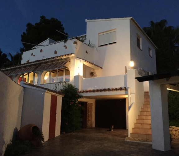 MORAIRA >> PLA DEL MAR > VILLA within a short walk to town and beaches