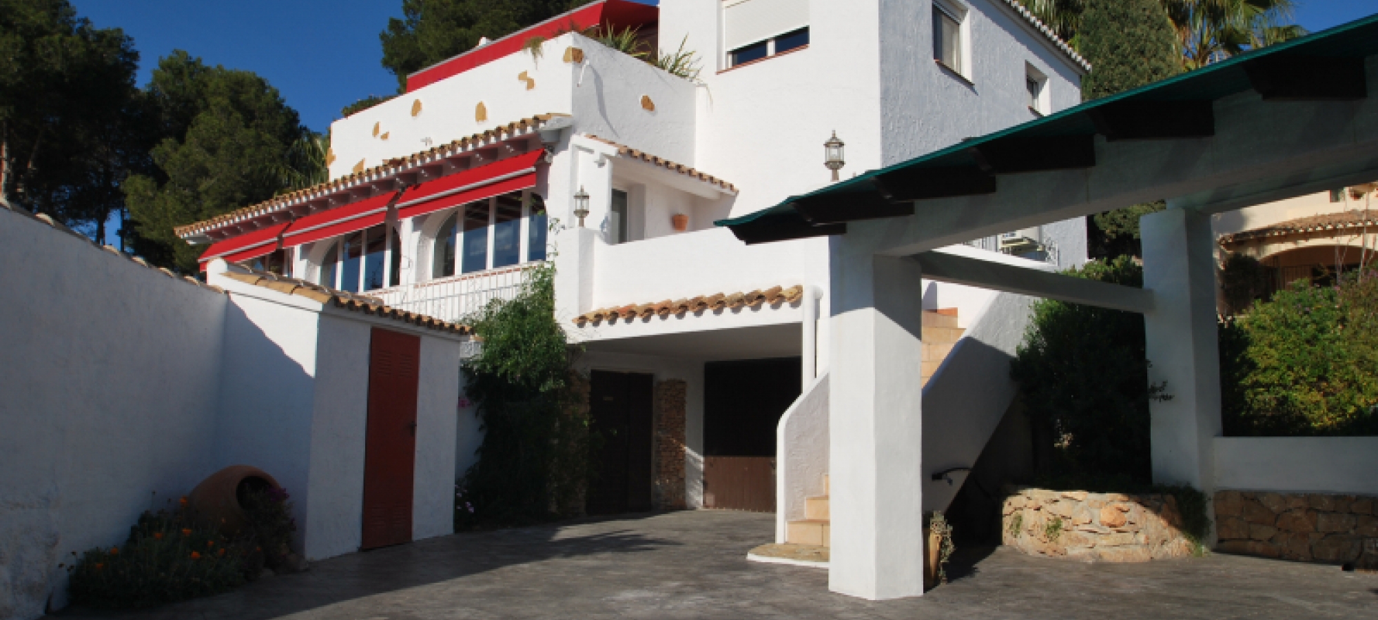 MORAIRA >> PLA DEL MAR > VILLA within a short walk to town and beaches