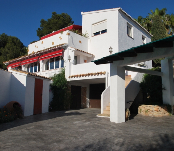 MORAIRA >> PLA DEL MAR > VILLA within a short walk to town and beaches