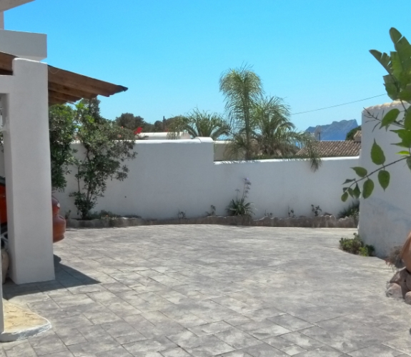 MORAIRA >> PLA DEL MAR > VILLA within a short walk to town and beaches