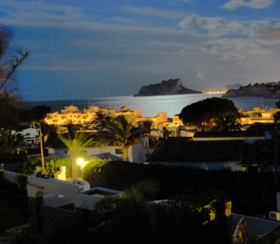 MORAIRA >> PLA DEL MAR > VILLA within a short walk to town and beaches