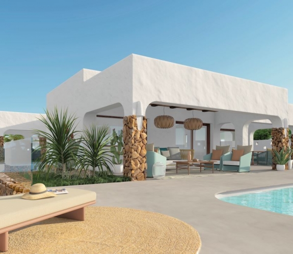 Nybygget villa i Ibiza-stil med havudsigt