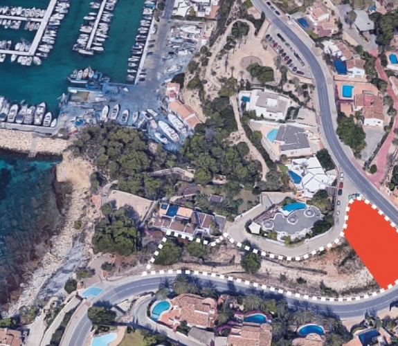 Nybygget villa i Ibiza-stil med havudsigt