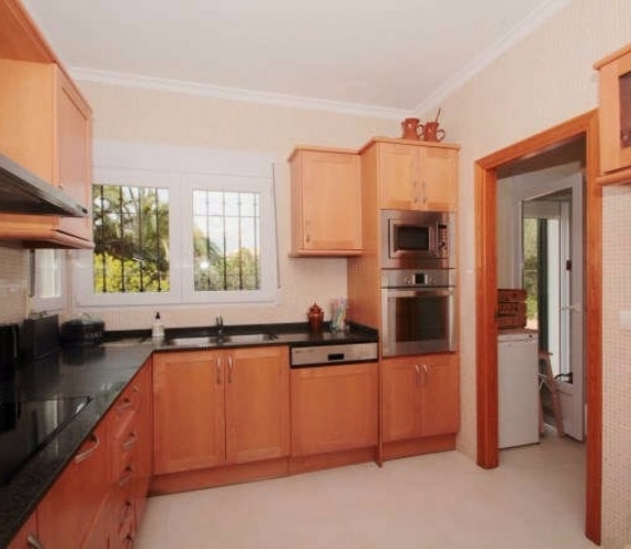 3 bedroom villa with panoramic views, walking distance to Golf Club