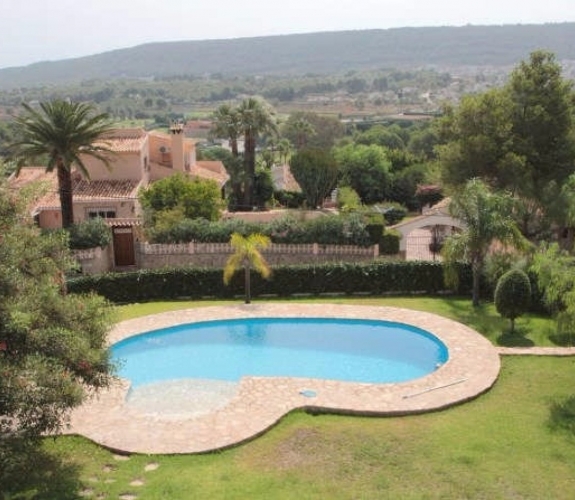 3 bedroom villa with panoramic views, walking distance to Golf Club