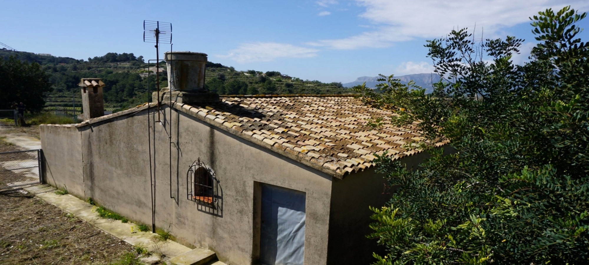 BENISSA >> PARTIDA LLENES >> Finca to refurbish with 3 bedrooms and panoramic views