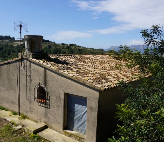 BENISSA >> PARTIDA LLENES >> Finca to refurbish with 3 bedrooms and panoramic views