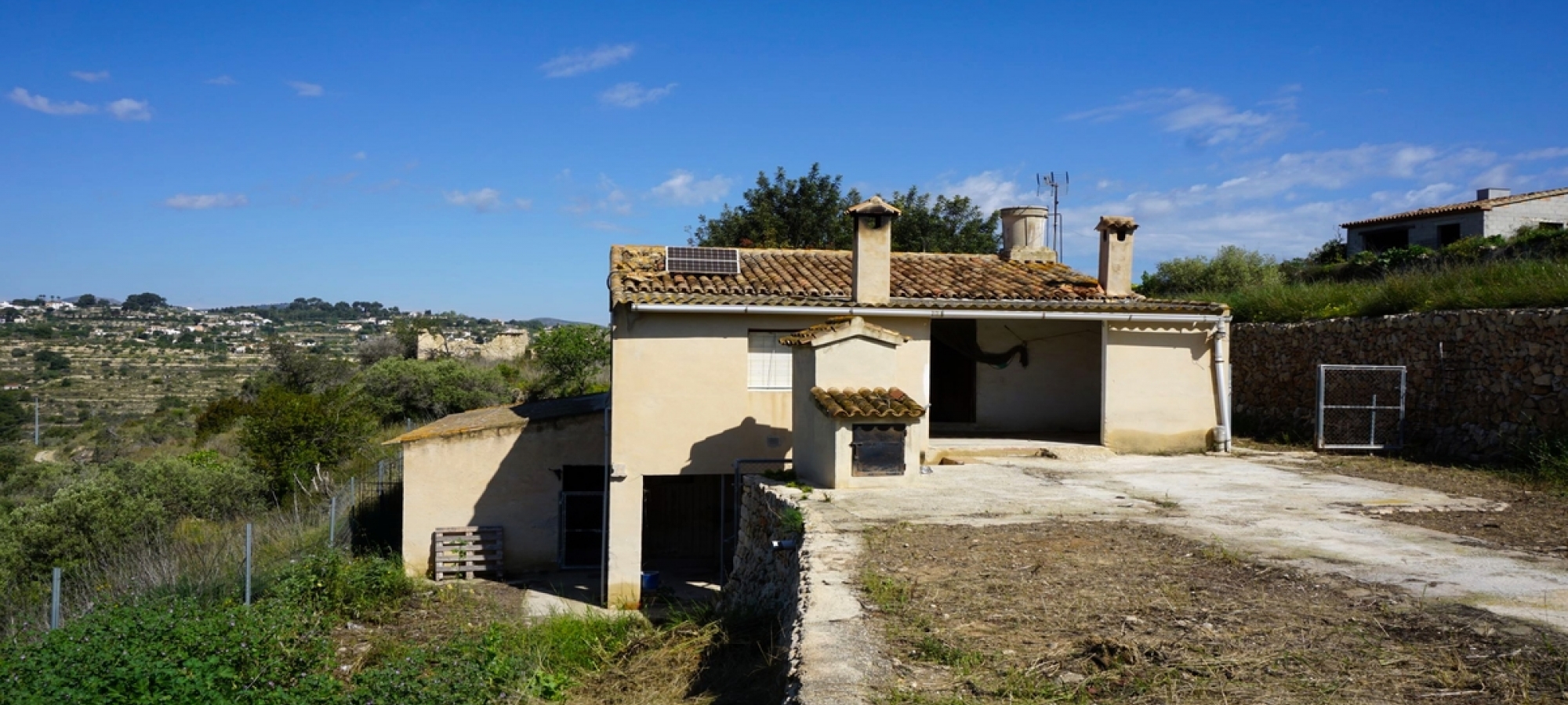 BENISSA >> PARTIDA LLENES >> Finca to refurbish with 3 bedrooms and panoramic views