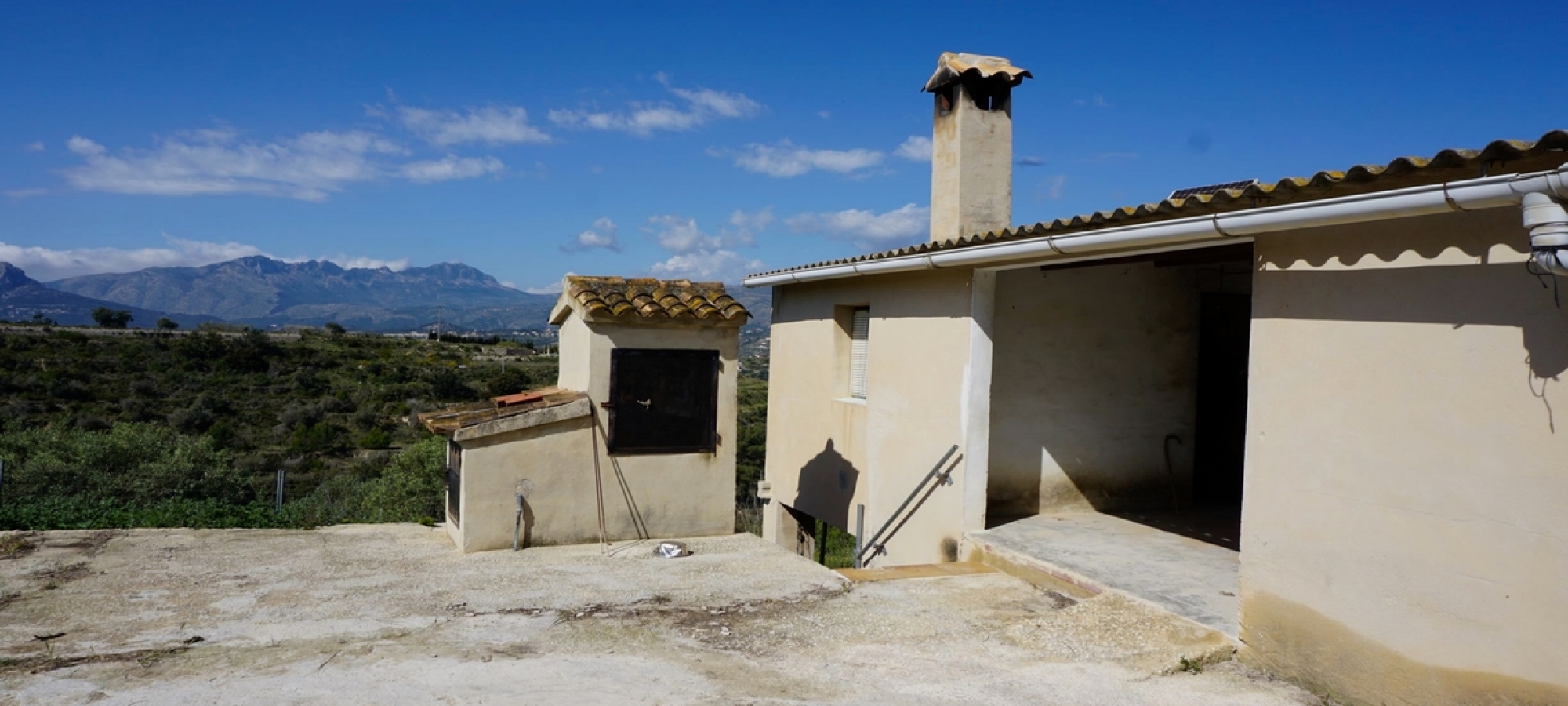 BENISSA >> PARTIDA LLENES >> Finca to refurbish with 3 bedrooms and panoramic views