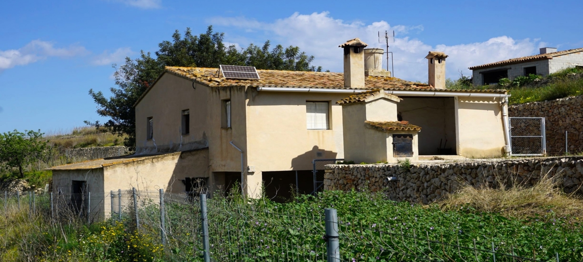 BENISSA >> PARTIDA LLENES >> Finca to refurbish with 3 bedrooms and panoramic views