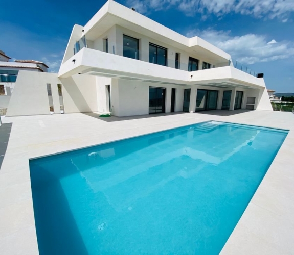 Modern New build sea view villa with 4 bedrooms. Ready to move into.