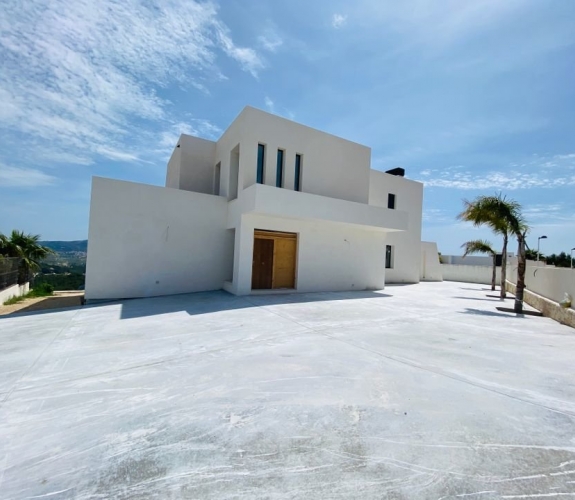 Modern New build sea view villa with 4 bedrooms. Ready to move into.