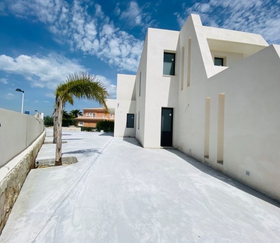 Modern New build sea view villa with 4 bedrooms. Ready to move into.