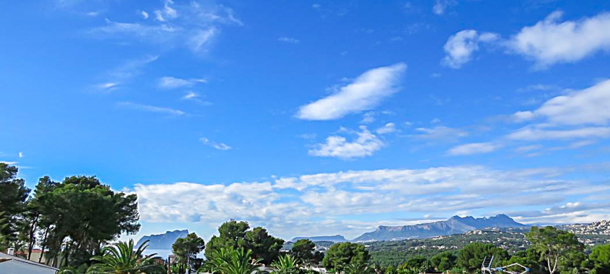 MORAIRA> PLA DEL MAR –gåafstand til by og strande.