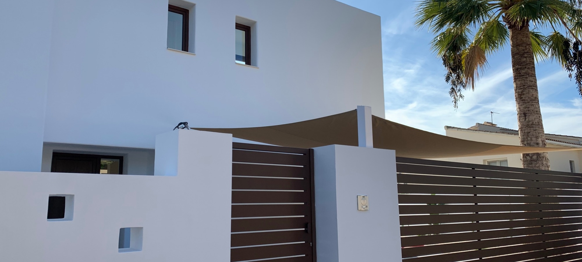 CALPE > CARRIO - 3 bedroom new build villa in Ibiza style and private swimming pool not far from the beach.