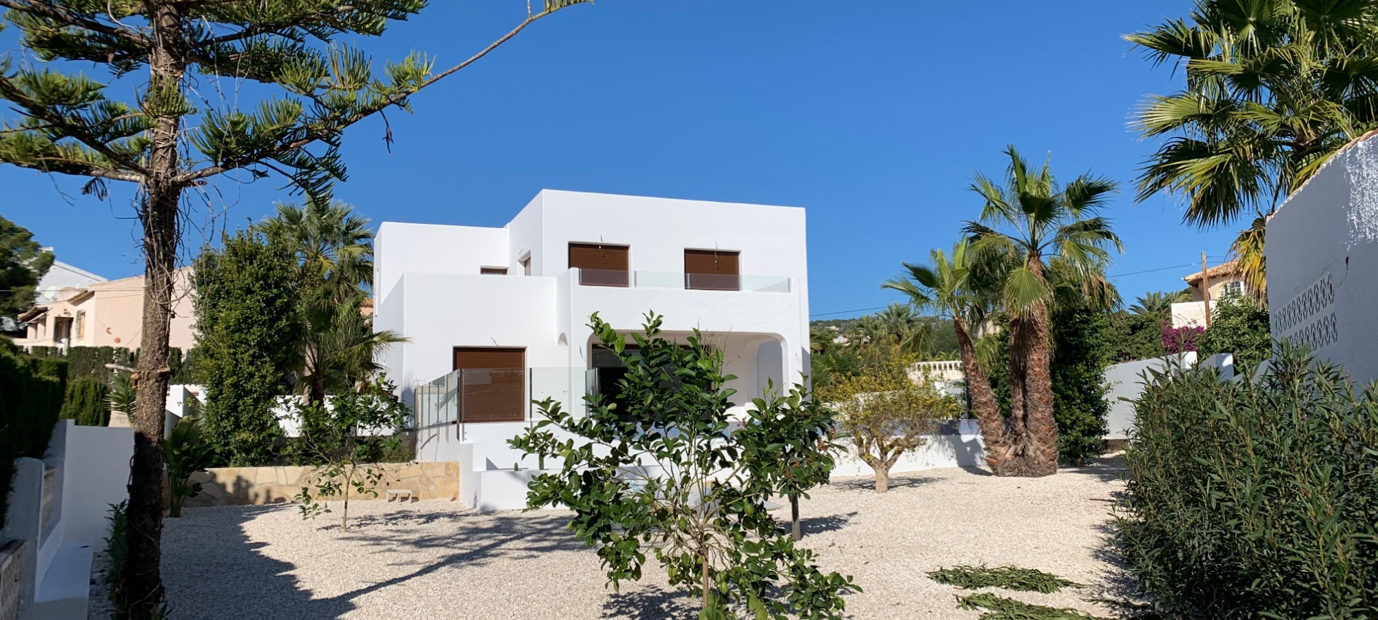 CALPE > CARRIO - 3 bedroom new build villa in Ibiza style and private swimming pool not far from the beach.