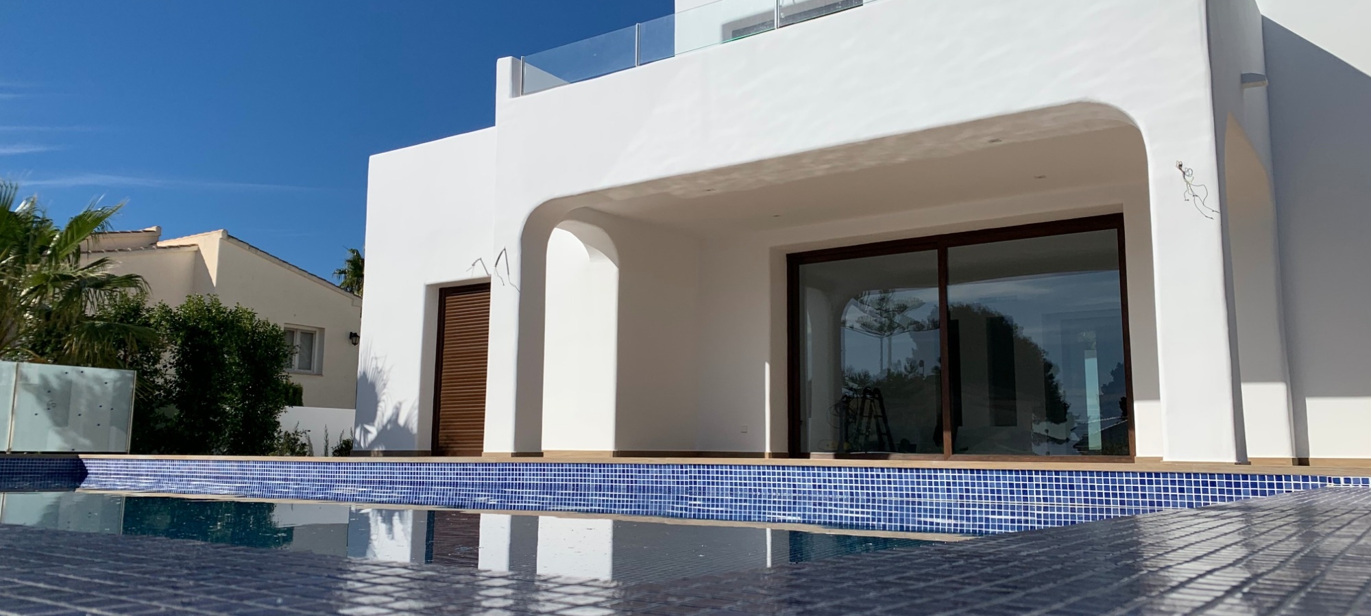 CALPE > CARRIO - 3 bedroom new build villa in Ibiza style and private swimming pool not far from the beach.