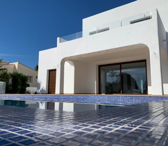 CALPE > CARRIO - 3 bedroom new build villa in Ibiza style and private swimming pool not far from ...