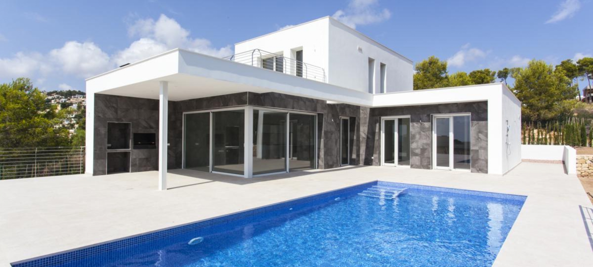 MORAIRA > EL TESORO - A modern style new build villa for sale with panoramic sea views in a new urbanisation.