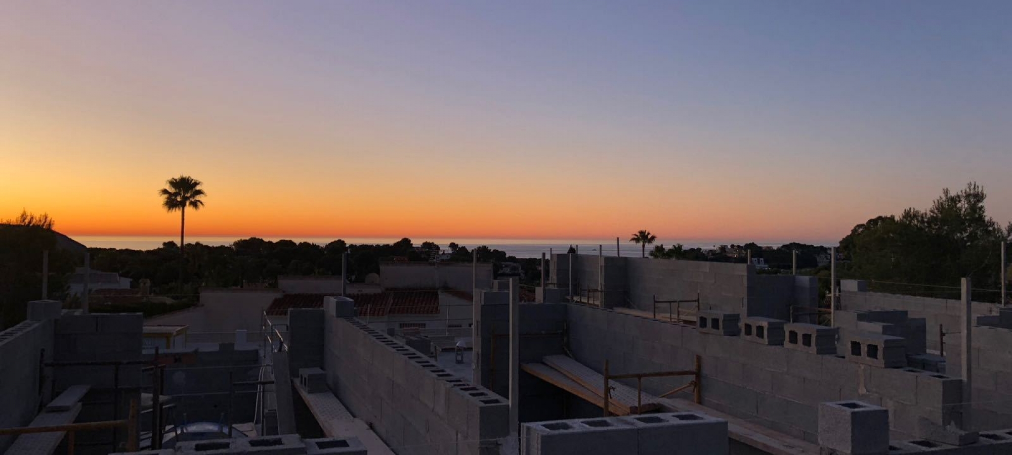 MORAIRA> EL TESORO - En nybygget villa i moderne stil til salg med panoramaudsigt over havet