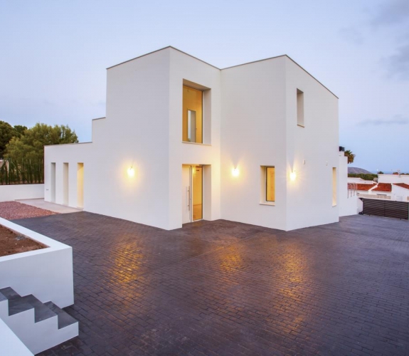 MORAIRA > EL TESORO - A modern style new build villa for sale with panoramic sea views in a new u...