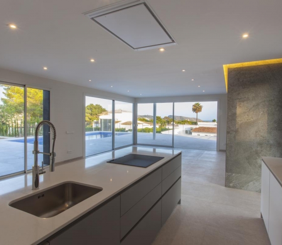 MORAIRA > EL TESORO - A modern style new build villa for sale with panoramic sea views in a new u...