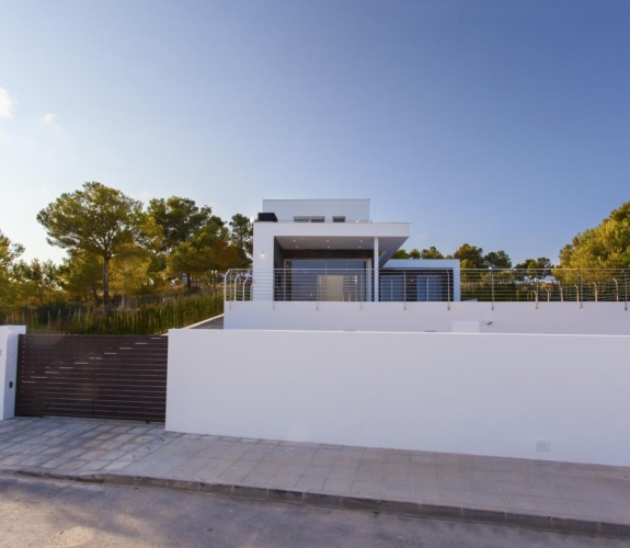 MORAIRA > EL TESORO - A modern style new build villa for sale with panoramic sea views in a new u...