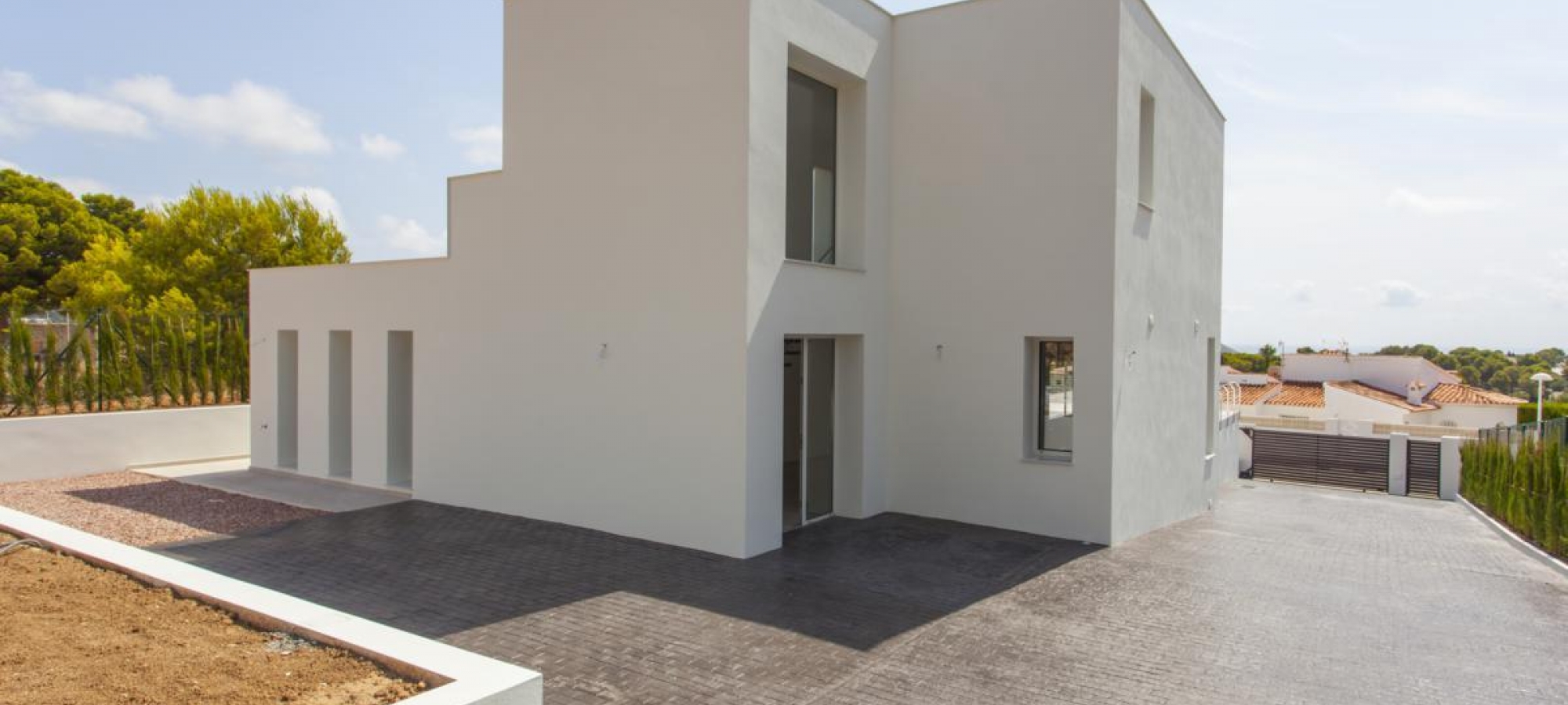 MORAIRA > EL TESORO - A modern style new build villa for sale with panoramic sea views in a new urbanisation.