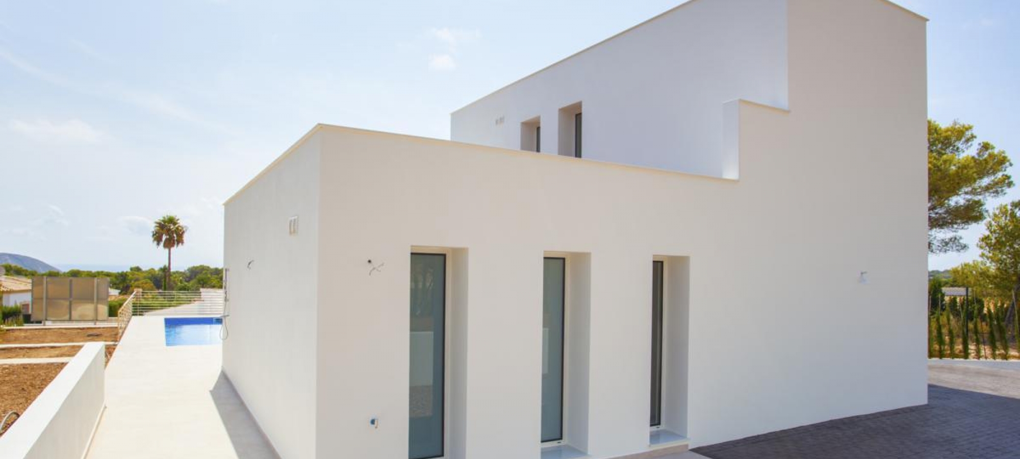 MORAIRA > EL TESORO - A modern style new build villa for sale with panoramic sea views in a new urbanisation.