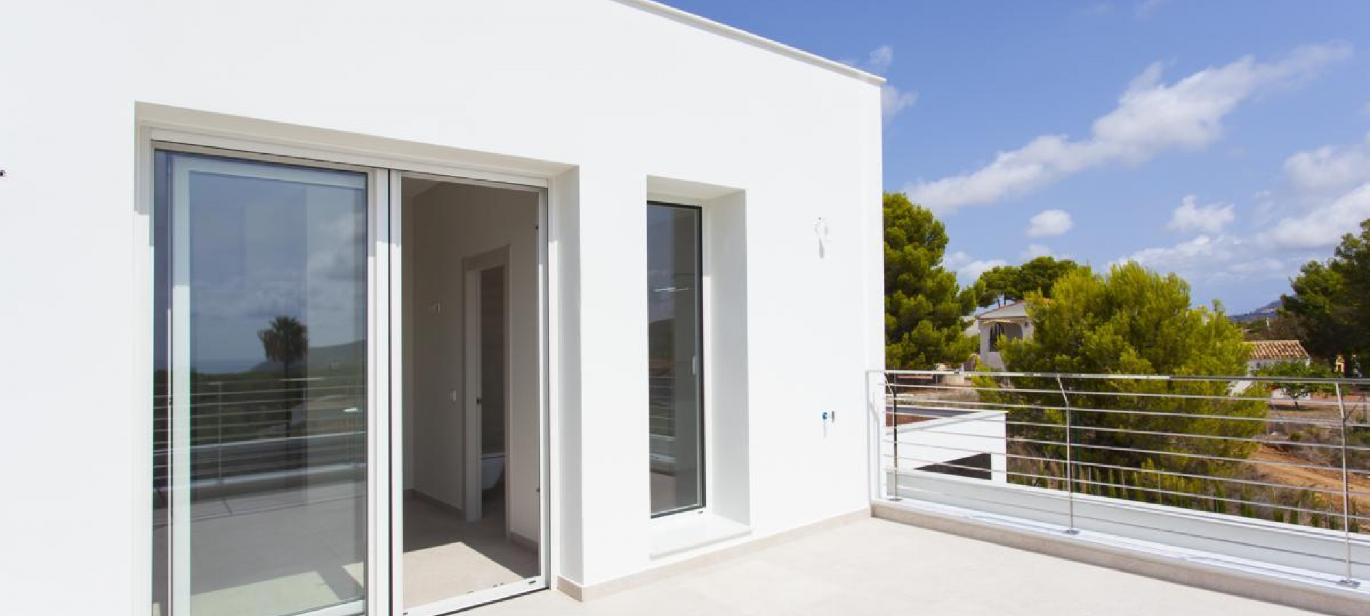 MORAIRA > EL TESORO - A modern style new build villa for sale with panoramic sea views in a new urbanisation.