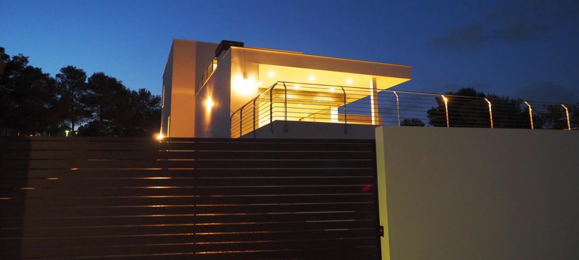 MORAIRA > EL TESORO - A modern style new build villa for sale with panoramic sea views in a new urbanisation.