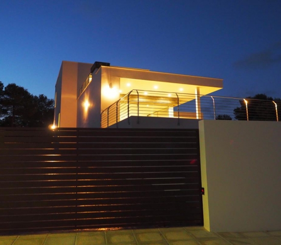 MORAIRA > EL TESORO - A modern style new build villa for sale with panoramic sea views in a new u...