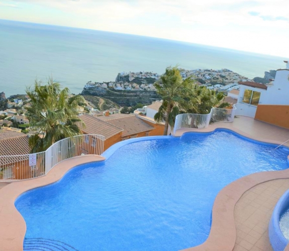 PUEBLO PANORAMA > 3 bedroom, 2 bathroom duplex apartment with stunning panoramic sea views