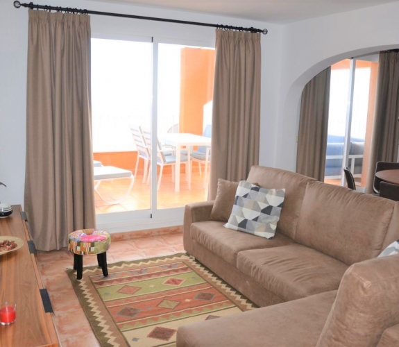 PUEBLO PANORAMA > 3 bedroom, 2 bathroom duplex apartment with stunning panoramic sea views