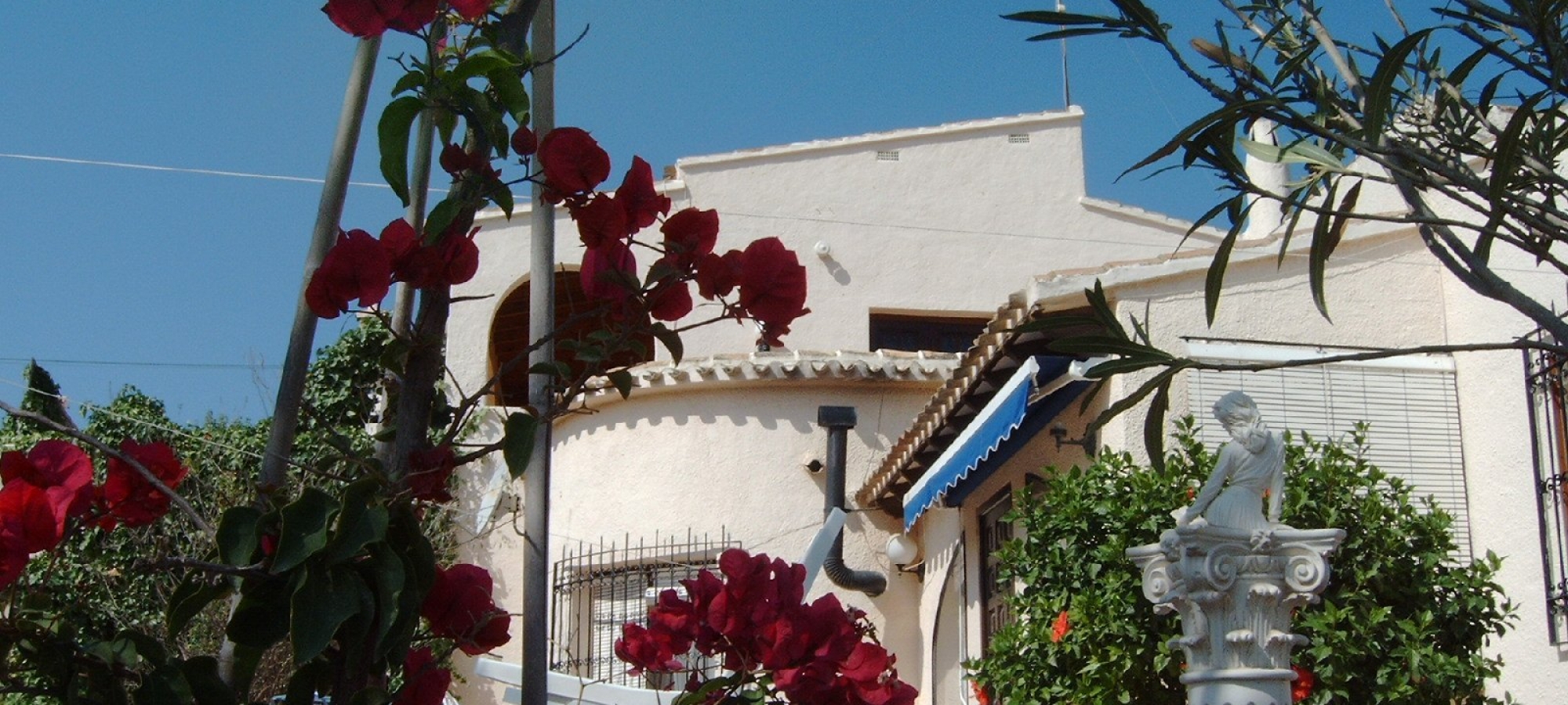 COSTA BLANCA >> MORAIRA> LA SABATERA - Rummelig villa på en stor grund