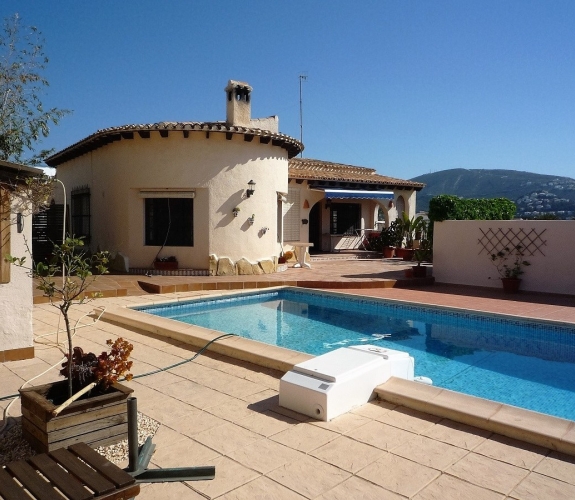 MORAIRA > LA SABATERA - Spacious villa on a large plot