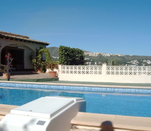 MORAIRA > LA SABATERA - Spacious villa on a large plot