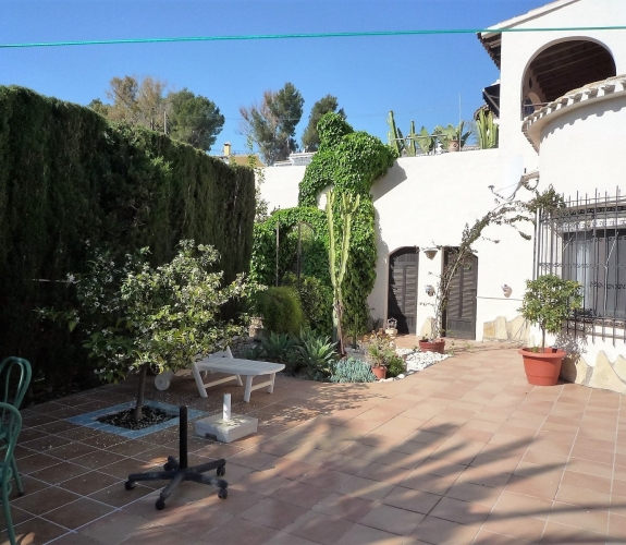 MORAIRA > LA SABATERA - Spacious villa on a large plot