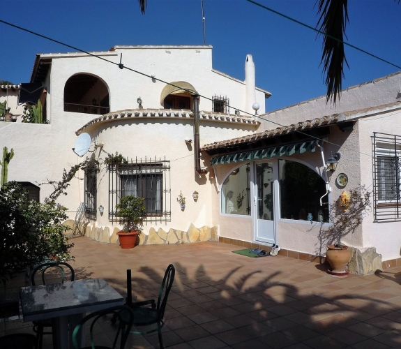 MORAIRA > LA SABATERA - Spacious villa on a large plot