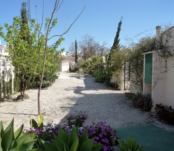 MORAIRA > LA SABATERA - Spacious villa on a large plot